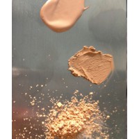 When choosing the right foundation for your skin, you need to know whether your skin is oily, normal or combination...